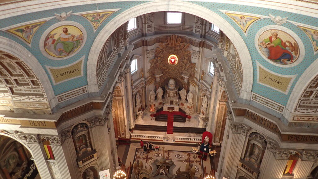 Lees meer over het artikel Apostelen en andere heiligen gedecodeerd