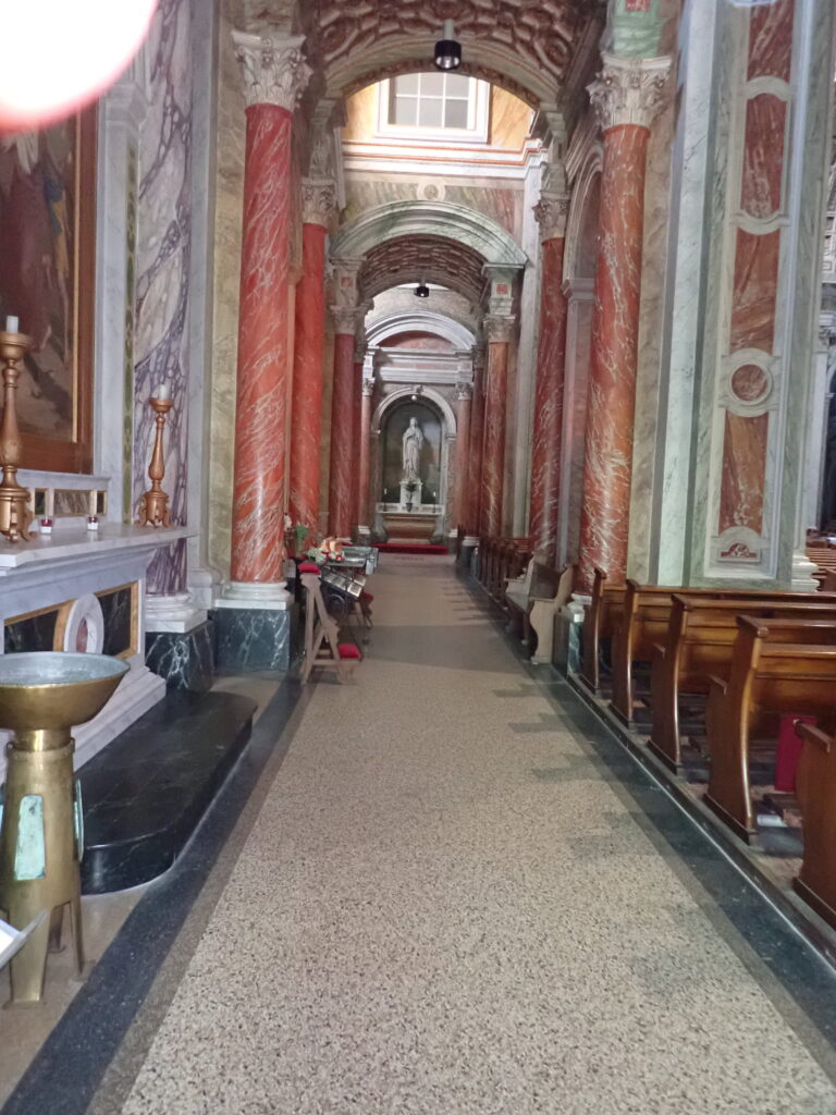 Volg deze gang tot Sint Agatha