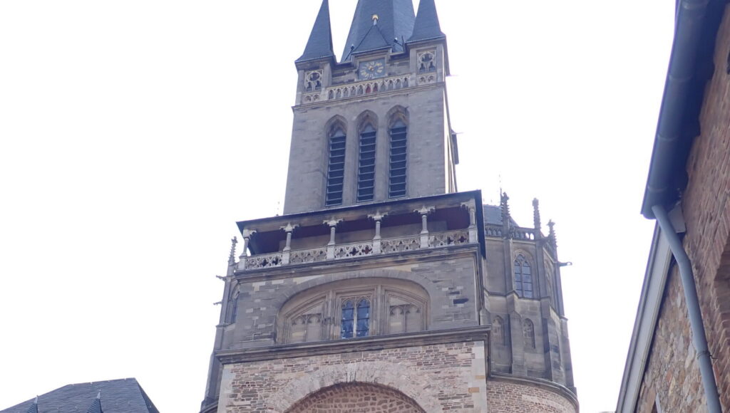 Lees meer over het artikel De Dom van Aken draait in de rondte